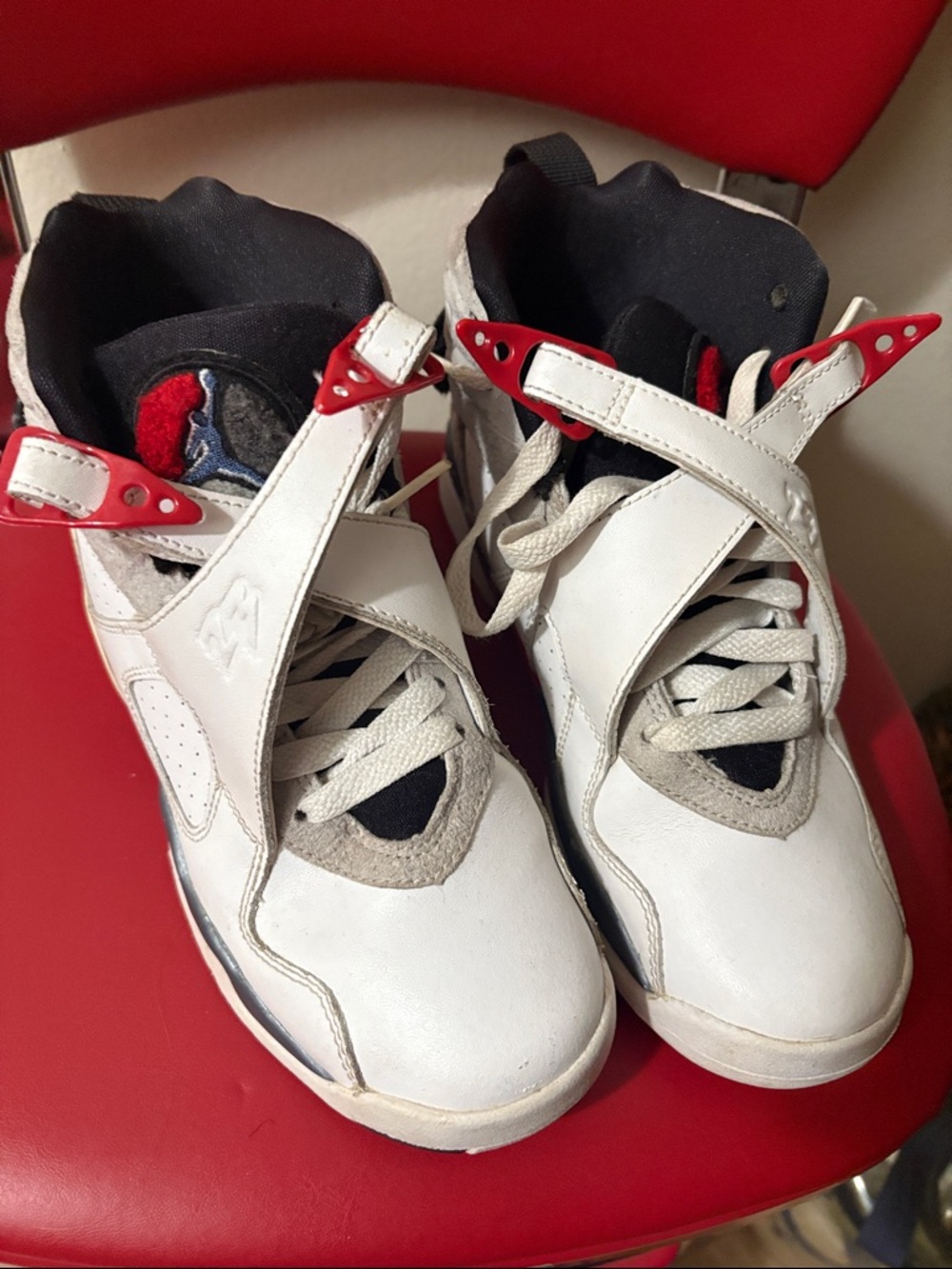 Air Jordan 8 bugs bunny size 4.5 boys  6 women